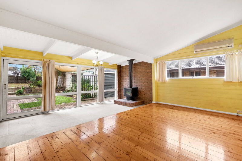 Photo - 7 Garden Avenue, Mitcham VIC 3132 - Image 3