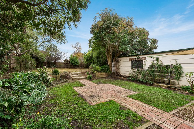 Photo - 7 Garden Avenue, Mitcham VIC 3132 - Image 6