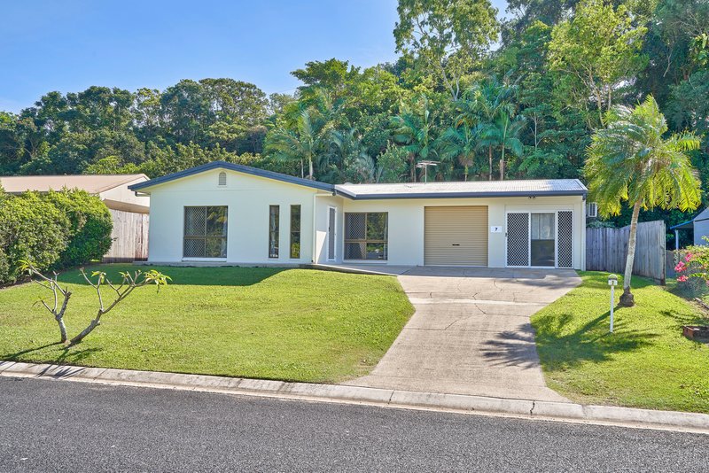 Photo - 7 Garland Close, Kanimbla QLD 4870 - Image 1