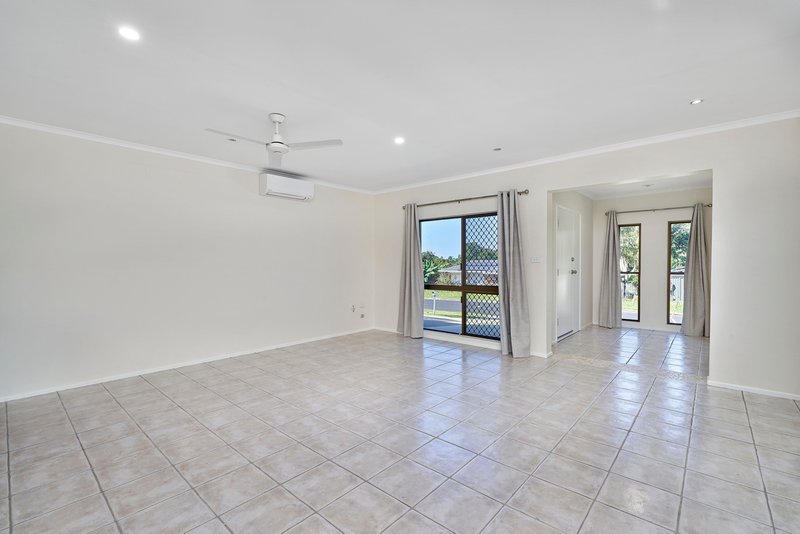 Photo - 7 Garland Close, Kanimbla QLD 4870 - Image 3