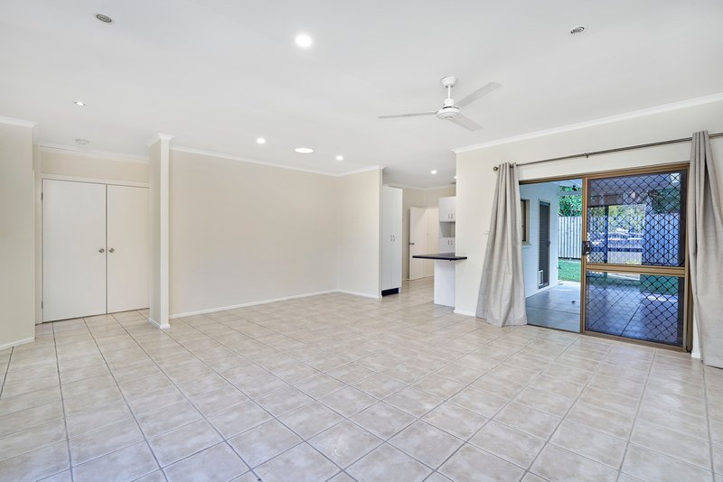 Photo - 7 Garland Close, Kanimbla QLD 4870 - Image 4