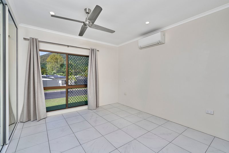 Photo - 7 Garland Close, Kanimbla QLD 4870 - Image 5