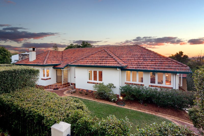 Photo - 7 Geelong Avenue, Holland Park QLD 4121 - Image 2