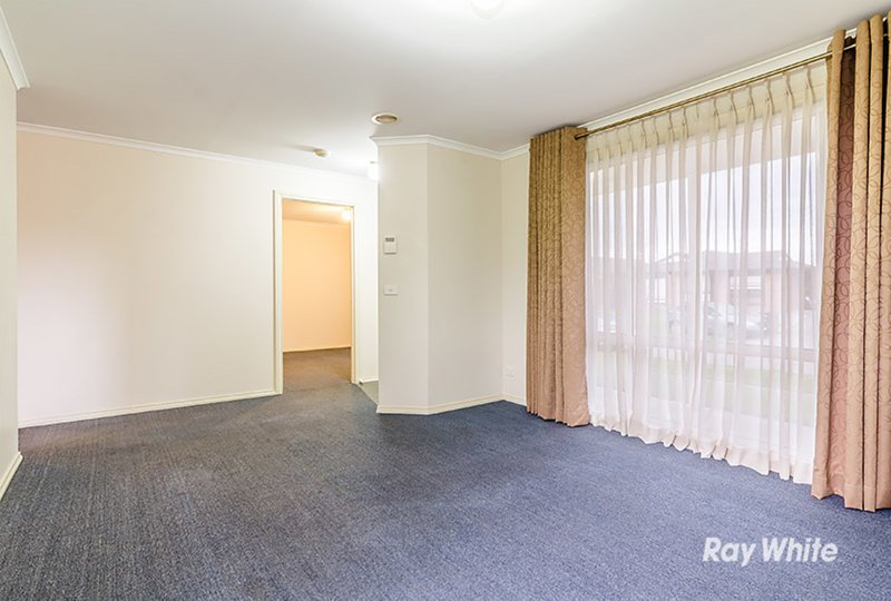 Photo - 7 Genoa Way, Cranbourne West VIC 3977 - Image 2