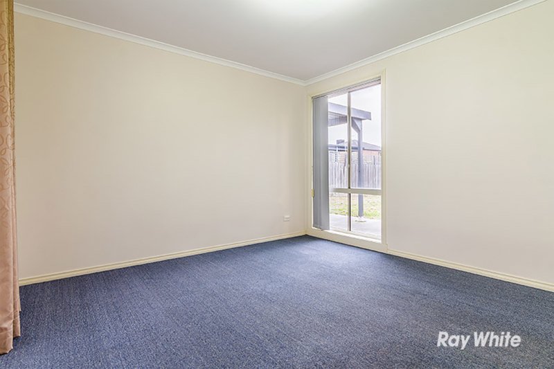 Photo - 7 Genoa Way, Cranbourne West VIC 3977 - Image 4