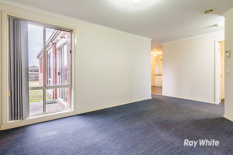 Photo - 7 Genoa Way, Cranbourne West VIC 3977 - Image 6