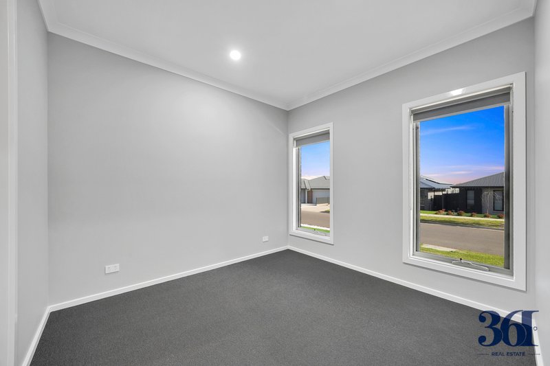 Photo - 7 Genovesa Drive, Truganina VIC 3029 - Image 3