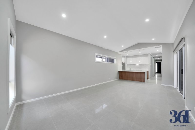 Photo - 7 Genovesa Drive, Truganina VIC 3029 - Image 7