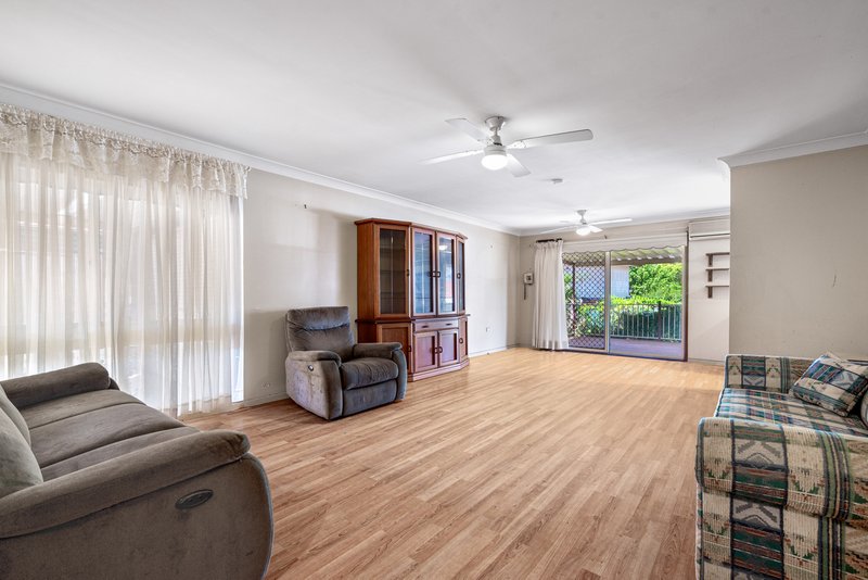 Photo - 7 Gentian Avenue, Macquarie Fields NSW 2564 - Image 5