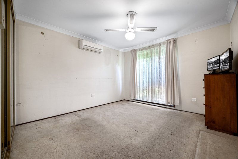 Photo - 7 Gentian Avenue, Macquarie Fields NSW 2564 - Image 7