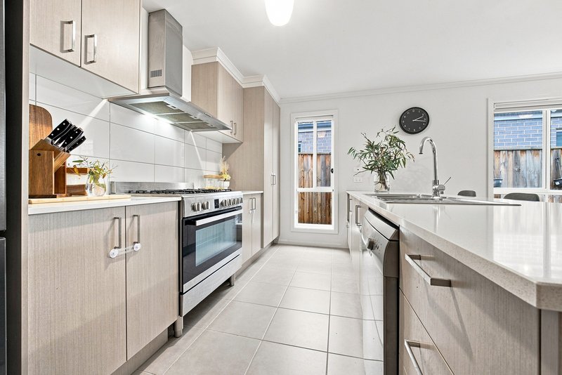 Photo - 7 Gerbera Way, Lyndhurst VIC 3975 - Image 2