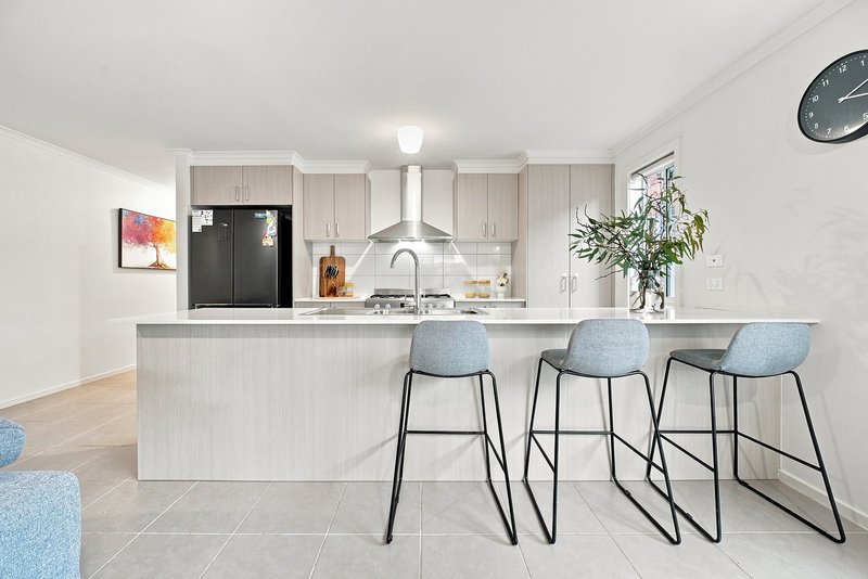 Photo - 7 Gerbera Way, Lyndhurst VIC 3975 - Image 3