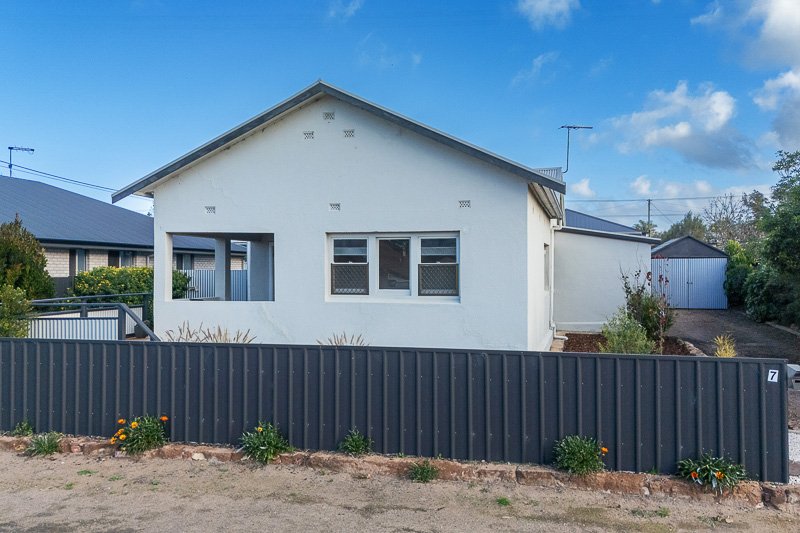Photo - 7 Gladstone Street, Murray Bridge SA 5253 - Image 4