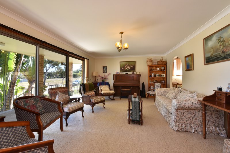 Photo - 7 Glasgow Street, Fishing Point NSW 2283 - Image 4