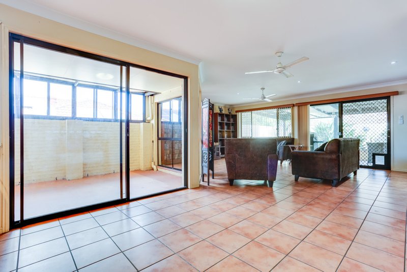 Photo - 7 Glasshouse Crescent, Forest Lake QLD 4078 - Image 3