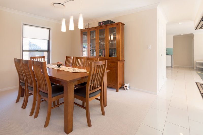 Photo - 7 Glenalwyn Street, Holland Park QLD 4121 - Image 11