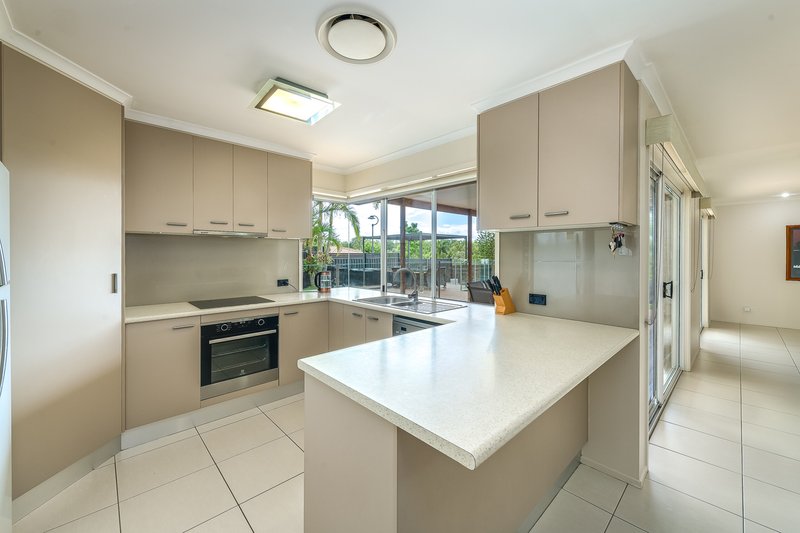 Photo - 7 Glendale Place, Helensvale QLD 4212 - Image 2