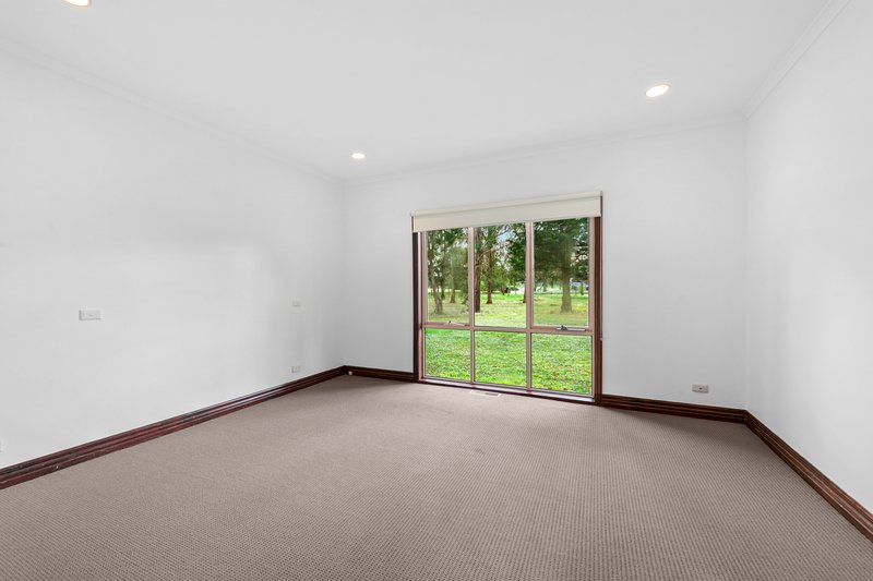 Photo - 7 Gleno Court, Cardigan VIC 3352 - Image 6