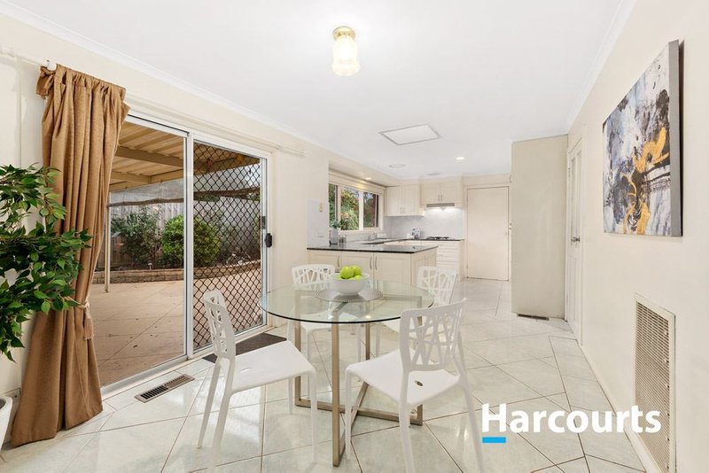 Photo - 7 Glenys Court, Wantirna South VIC 3152 - Image 4