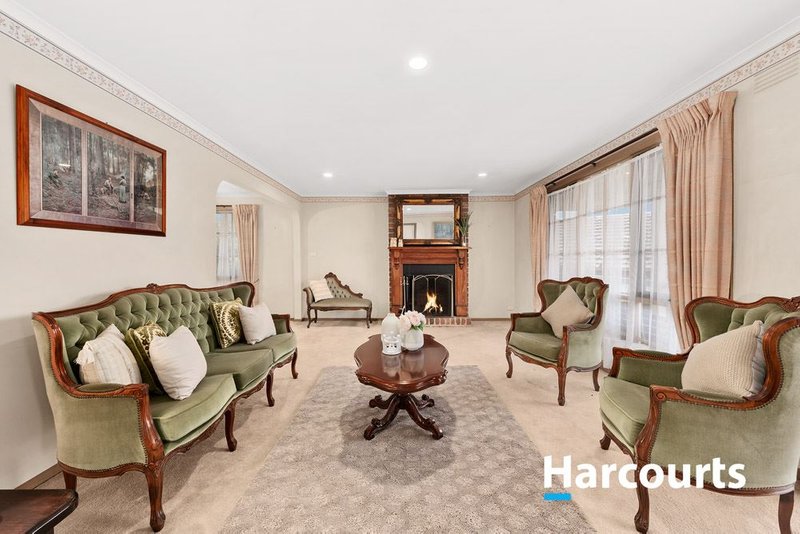 Photo - 7 Glenys Court, Wantirna South VIC 3152 - Image 5