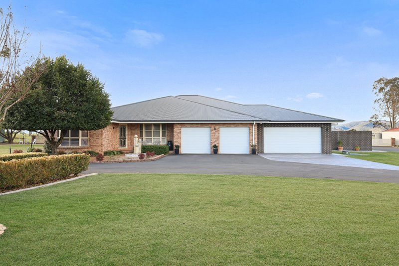 Photo - 7 Goderich Court, Tamworth NSW 2340 - Image 2