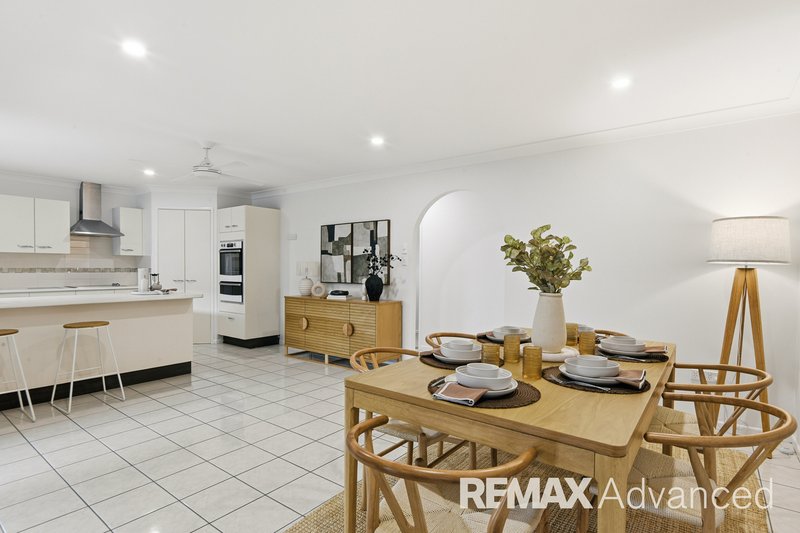 Photo - 7 Gordon Crescent, Sandstone Point QLD 4511 - Image 4