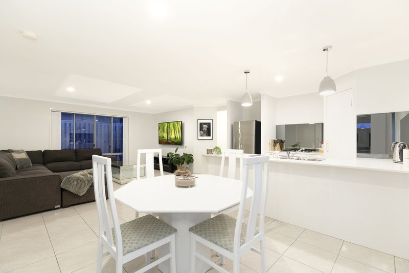 Photo - 7 Grainger Circuit, Burpengary QLD 4505 - Image 2