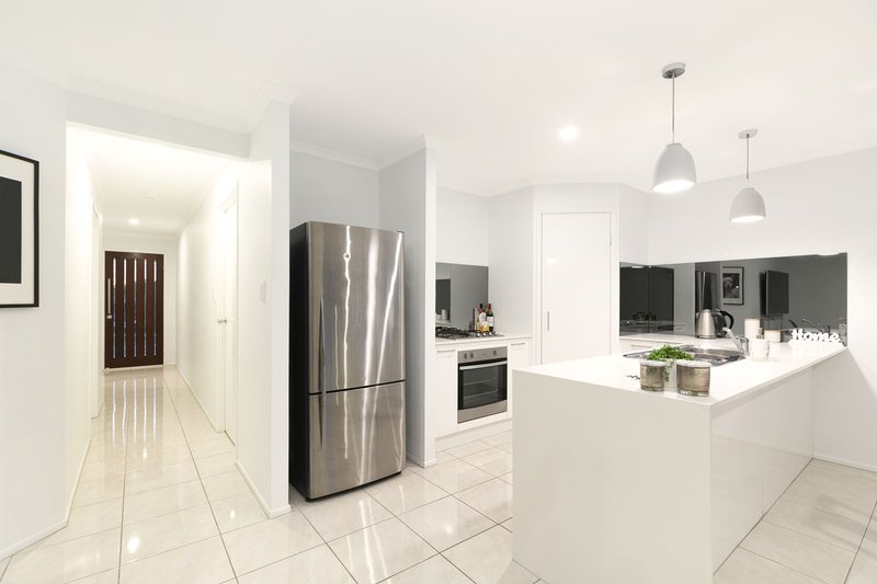 Photo - 7 Grainger Circuit, Burpengary QLD 4505 - Image 6