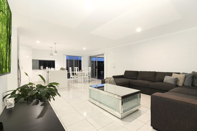 Photo - 7 Grainger Circuit, Burpengary QLD 4505 - Image 7