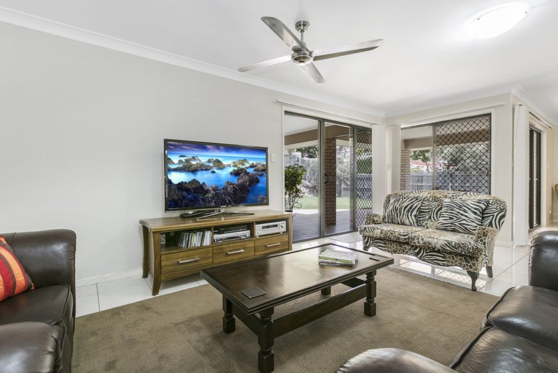 Photo - 7 Granada Drive, Eatons Hill QLD 4037 - Image 3