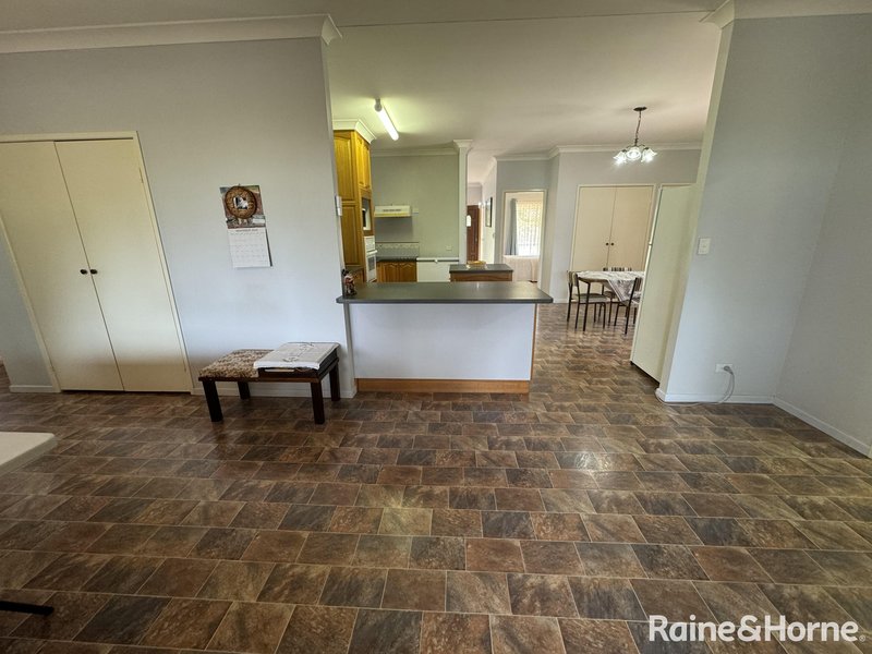 Photo - 7 Grant Avenue, Kingaroy QLD 4610 - Image 9