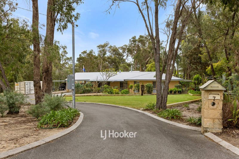 Photo - 7 Green Way, Leschenault WA 6233 - Image 1