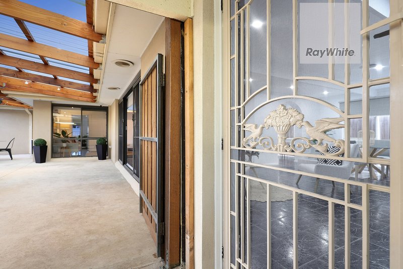 Photo - 7 Greenacre Grove, Gladstone Park VIC 3043 - Image 2