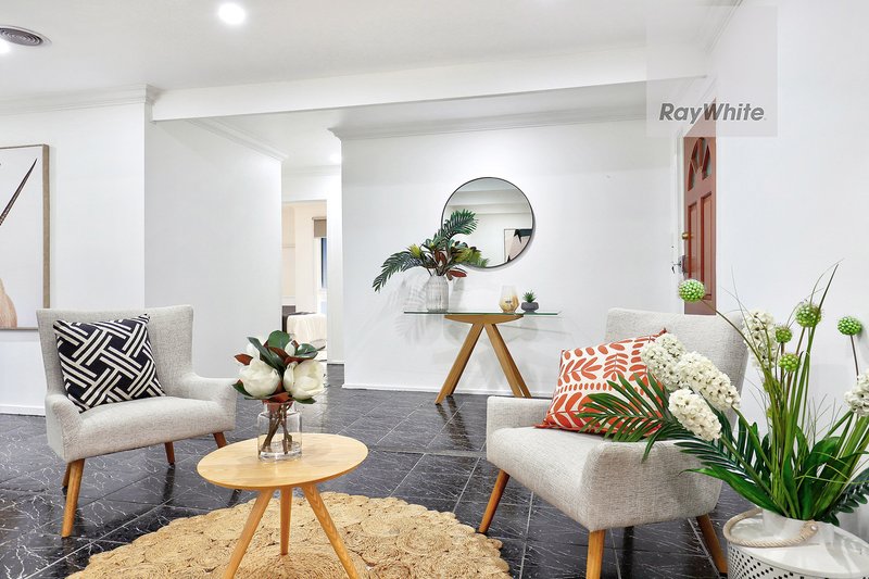 Photo - 7 Greenacre Grove, Gladstone Park VIC 3043 - Image 3