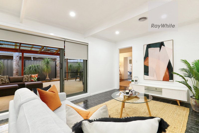 Photo - 7 Greenacre Grove, Gladstone Park VIC 3043 - Image 5