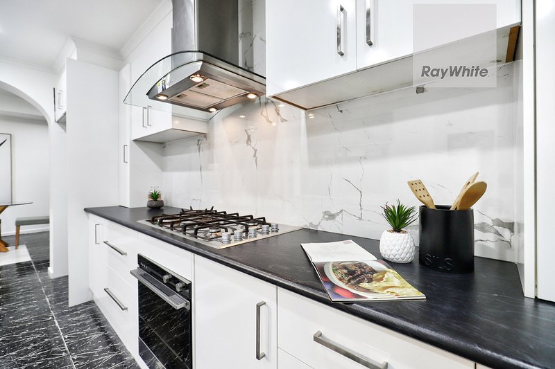 Photo - 7 Greenacre Grove, Gladstone Park VIC 3043 - Image 6