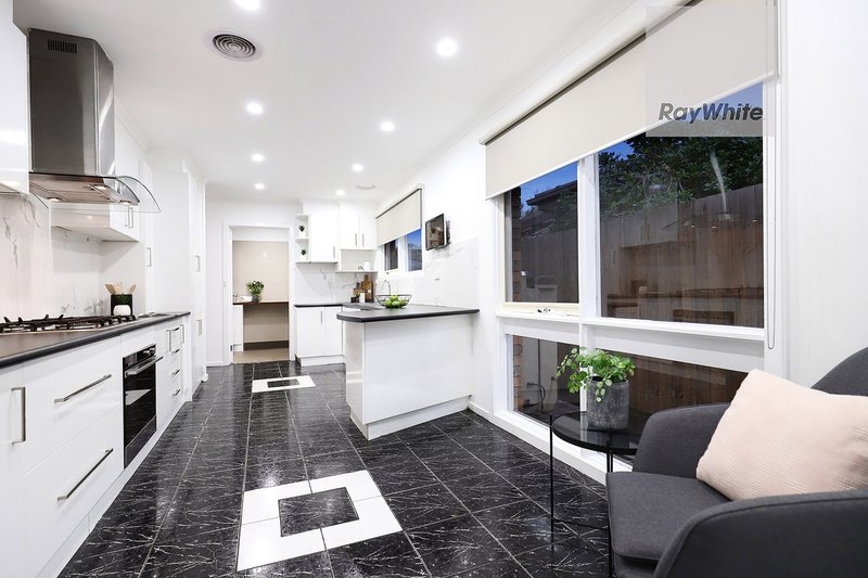 Photo - 7 Greenacre Grove, Gladstone Park VIC 3043 - Image 7