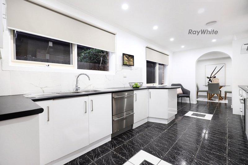 Photo - 7 Greenacre Grove, Gladstone Park VIC 3043 - Image 8