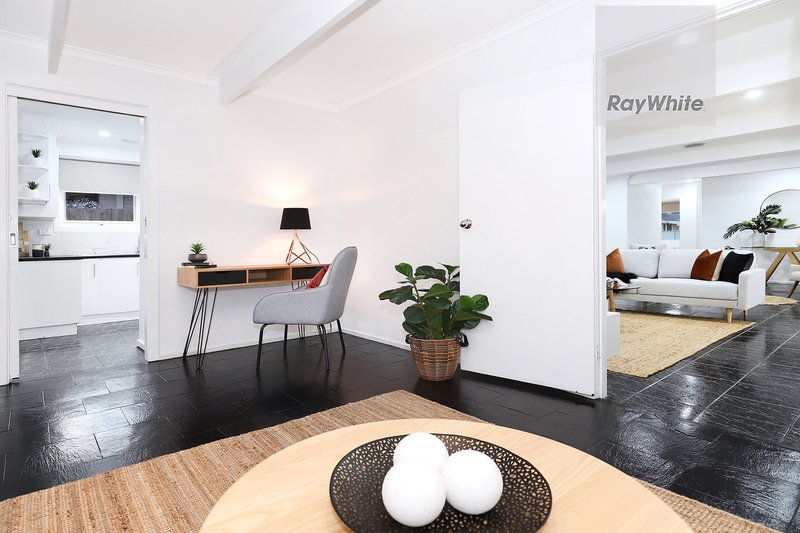 Photo - 7 Greenacre Grove, Gladstone Park VIC 3043 - Image 11