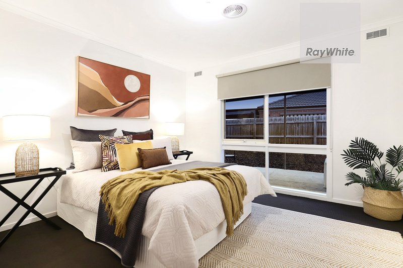 Photo - 7 Greenacre Grove, Gladstone Park VIC 3043 - Image 12