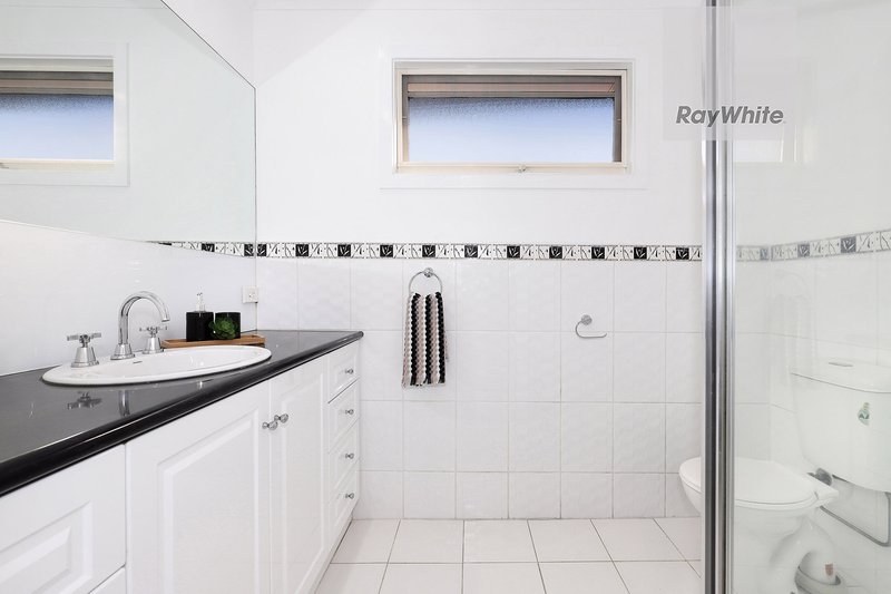 Photo - 7 Greenacre Grove, Gladstone Park VIC 3043 - Image 13