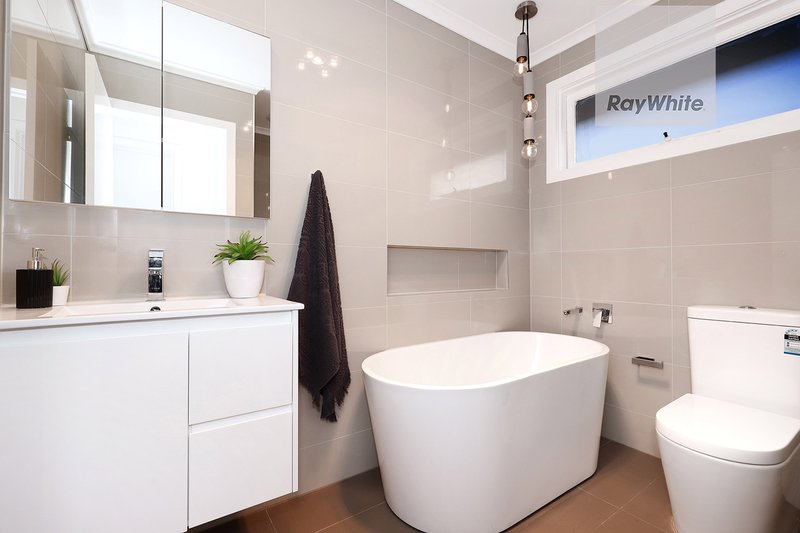 Photo - 7 Greenacre Grove, Gladstone Park VIC 3043 - Image 17