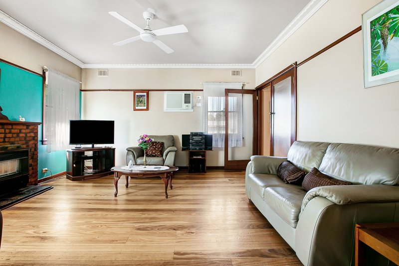 Photo - 7 Greenock Street, Reservoir VIC 3073 - Image 4