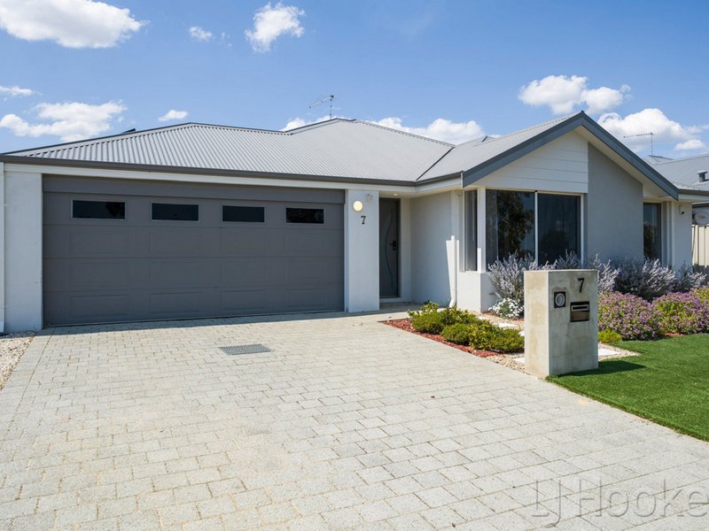 Photo - 7 Greenpoint Way, Hilbert WA 6112 - Image 2