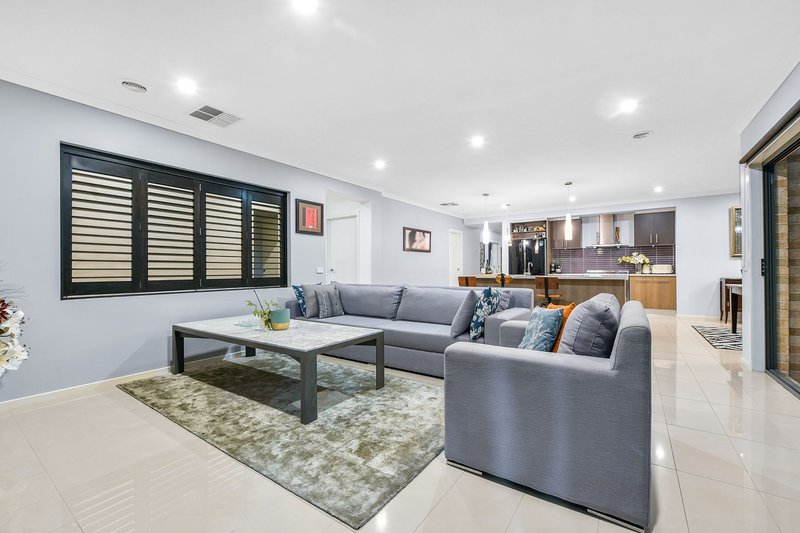 Photo - 7 Greenside Crescent, Keysborough VIC 3173 - Image 8