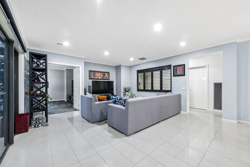 Photo - 7 Greenside Crescent, Keysborough VIC 3173 - Image 9