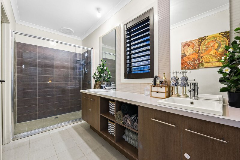 Photo - 7 Greenside Crescent, Keysborough VIC 3173 - Image 13