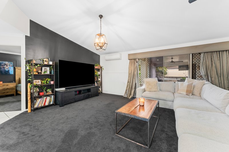 Photo - 7 Greenway Place, Deception Bay QLD 4508 - Image 6