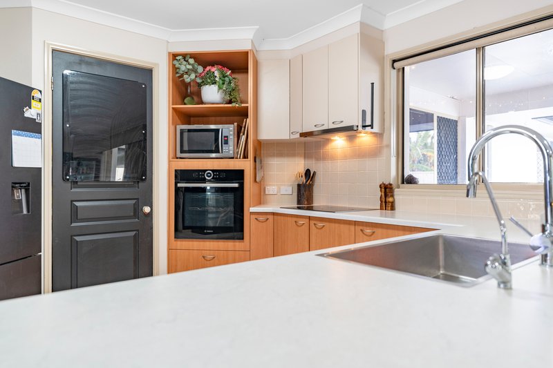 Photo - 7 Greenway Place, Deception Bay QLD 4508 - Image 4