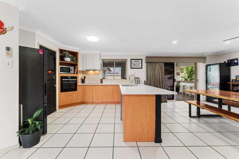 Photo - 7 Greenway Place, Deception Bay QLD 4508 - Image 5